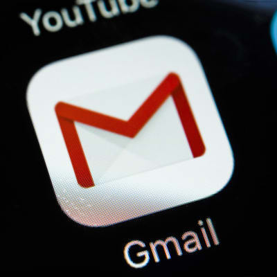 Gmail-ikoni älypuhelimen näytöllä.