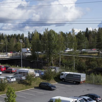 Näkymä Kuopion bussiturman onnettomuusristeykseen.