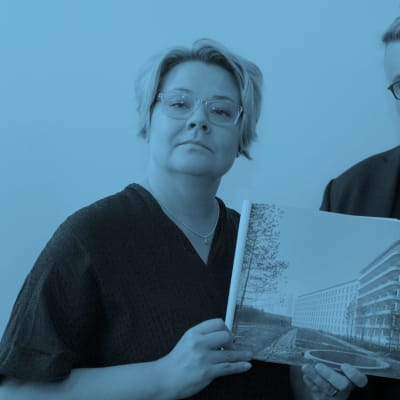 Leena Rossi ja Tommi Lndh pitelevät käsissään kuvaa Alvar Aallon suunnittelemasta Paimion parantolasta