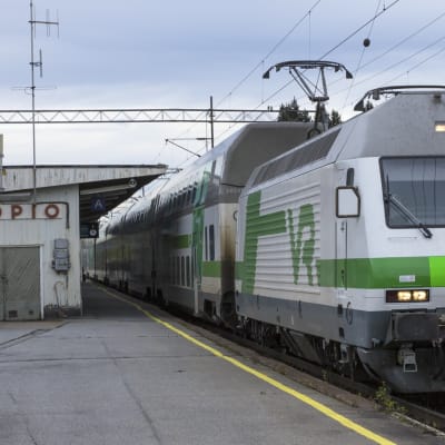 Juna Kuopion asemalla.
