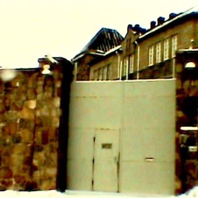 Vankila ulkopuolelta kuvattuna