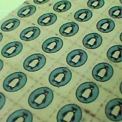 LSD-lappuja, joissa on pingviinin kuva