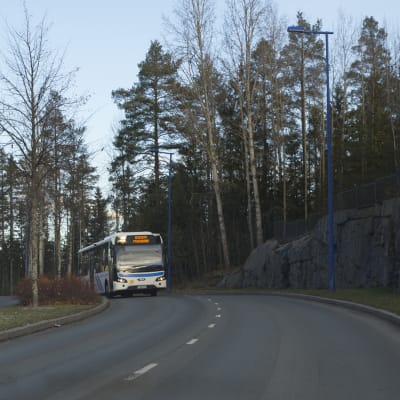 Bussi Saaristokadulla Kuopiossa.