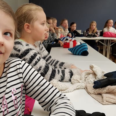 Oppilaita kulttuurikeskus Virran väistötiloissa