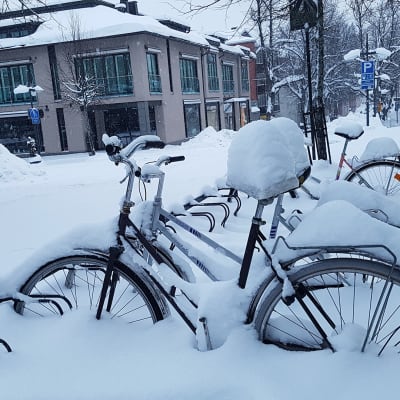 Talvinen kaupunkinäkymä.
