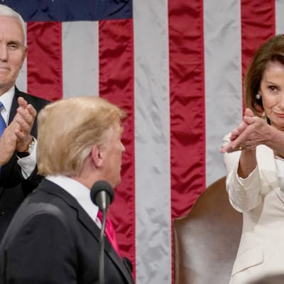 Donald Trump ja Nancy Pelosi.