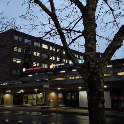 Keskussairaalan julkisivu