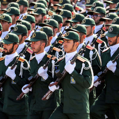Iranin kansalliskaartin joukkoja kuvattuna vuosittaisessa sotilasparaatissa 22. syyskuuta 2018, joka juhlistaa Iranin ja Irakin sodan päättymistä. 
