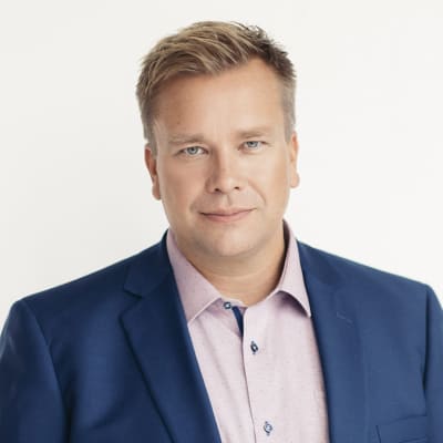 Keskustan eduskuntavaaliehdokas Antti Kaikkonen lehdistökuvassa ennen eduskuntavaaleja 2019.