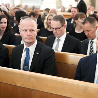 Eduskunnan uusi puhemiehistö, II varapuhemies Paula Risikko (vas), I varapuhemies Juho Eerola sekä puhemies Antti Rinne valtiopäivien avajaisjumalanpalveluksessa Helsingin tuomiokirkossa torstaina 25. huhtikuuta.