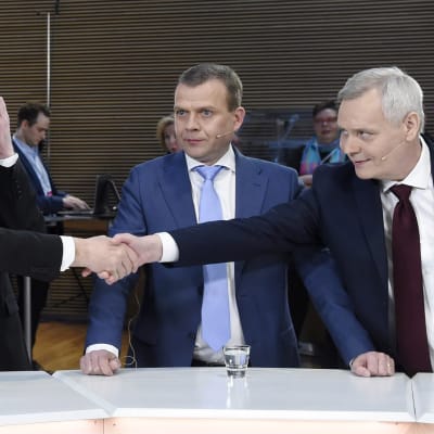Keskustan puheenjohtaja Juha Sipilä, perussuomalaisten puheenjohtaja Jussi Halla-aho, kokoomuksen puheenjohtaja Petteri Orpo ja SDP:n puheenjohtaja Antti Rinne eduskuntavaalien tulosillassa Pikkuparlamentissa 14. huhtikuuta.