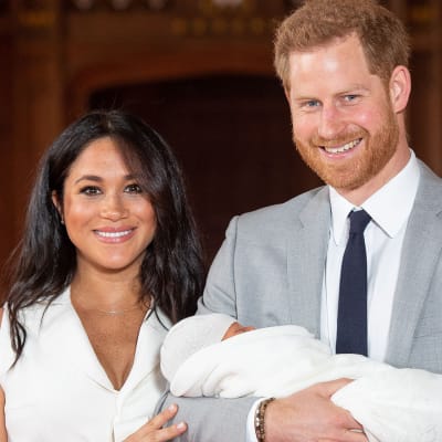 Prinssi Harry ja herttuatar Meghan esittelivät vauvansa