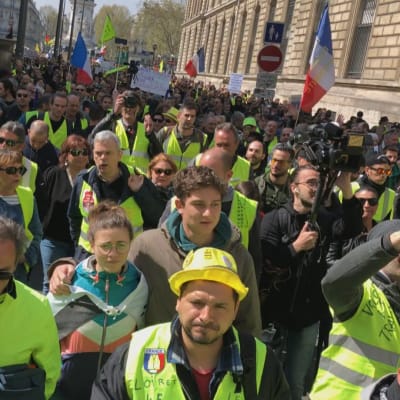 De Gula västarna protesterar på Paris gator