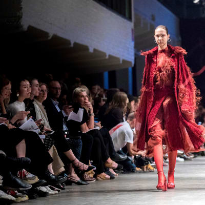 Nuorten muotilupausten luomukset ensimmäistä kertaa esillä Näytös19-tapahtumassa - Young Nordic designers launch their careers in fashion 