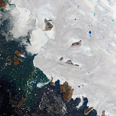 Katso videolta, kuinka lämpöaalto sulattaa Grönlannin jääpeitettä ennätysnopeasti