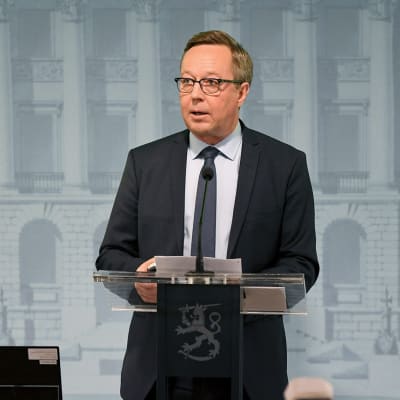 Valtiovarainministeri Mika Lintilä puhuu.