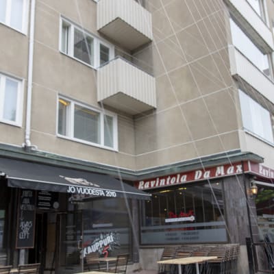 Siimat estävät lokkien pääsyn terassialueelle.