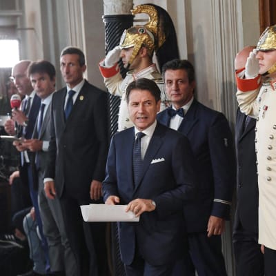 Italian pääministeri Giuseppe Conte kertoo uuden hallituksensa ministereistä.