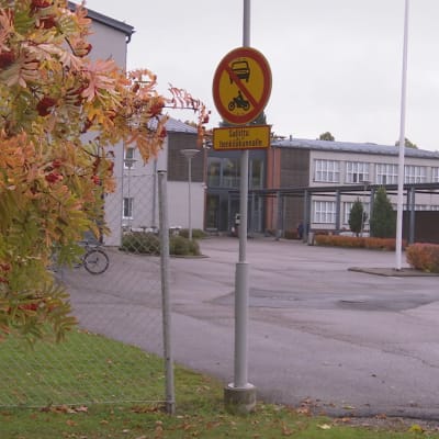 Salos vsneks skola utifrån