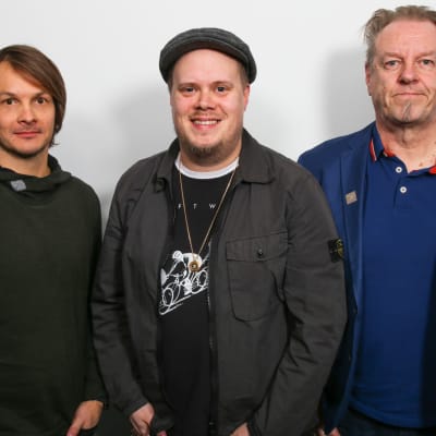 Levylautakunnan viikon 2 vieraat: Vasemmalla Mikko Ilmari, keskellä Samuli Sirviö ja oikealla Josper Knutas.