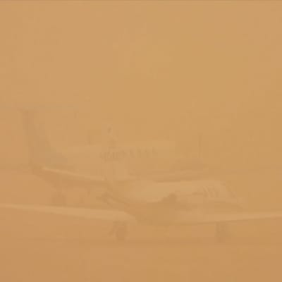 Sandstorm skymmer sikten för flygen till Kanarieöarna