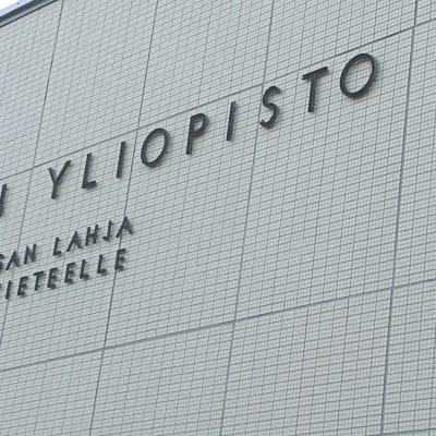 Turun yliopisto juhlii satavuotista taivaltaan soihtukulkueella