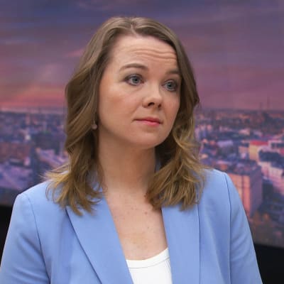 Katri Kulmuni i Ylen aamus studio.