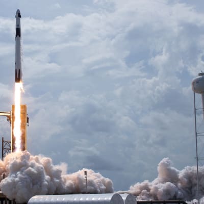 SpaceX:n avaruuteen kyyditsemät astronautit saapuvat kansainväliselle avaruusasemalle ISS:lle – katso suora lähetys klo 17 alkaen