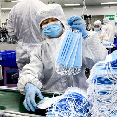 Kuvassa on Baoji Taidakangin kasvomaskitehdas Tinwangissa Kiinassa elokuussa 2020.
