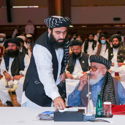 Taliban-järjestön neuvottelija Abbas Stanikzai neuvottelujen avajaisseremoniassa Dohassa 12. syyskuuta.
