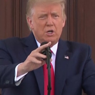 Trump pyysi tiedotustilaisuudessa kuukausi sitten toimittajaa riisumaan maskinsa