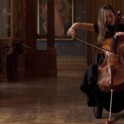 Stradivarius soi Versaillesissa ja Louvressa tyhjille saleille 