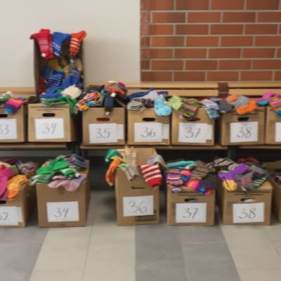 1200 villasukkaparia lahjoitettiin oppilaille ja opettajille Paltamossa