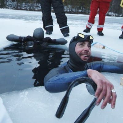 World record for longest swim under ice broken in Heinola