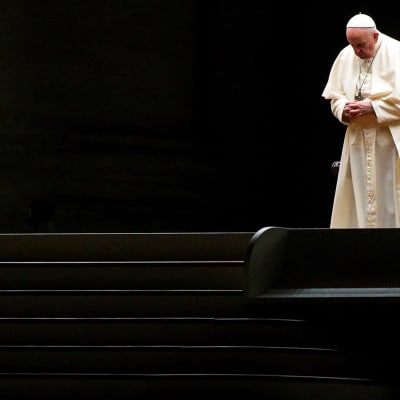 Vatikaanin pääsiäinen alkoi ilman  yleisöä koronarajoitusten varjossa