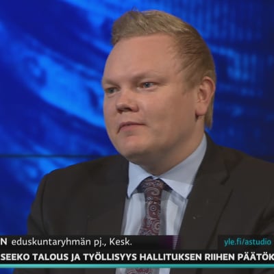 Keskustan kansanedustaja Antti Kurvinen puolusti puoliväliriihen työllisyysratkaisuja.
