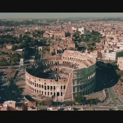 Rooman Colosseum saa puisen lattian