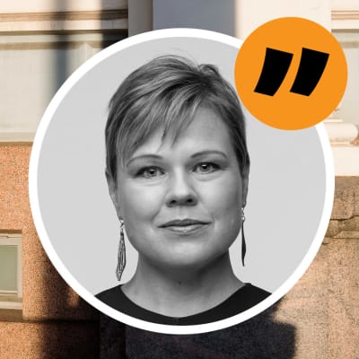 Stadshusets vägg i Helsingfors och Ingemo Lindroos bild ovanpå i vinjett.