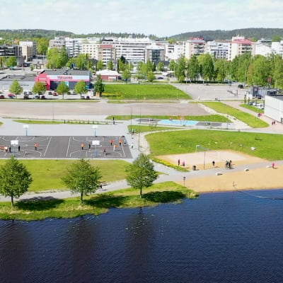 uimaranta Hämeenlinnassa dronesta kuvattuna