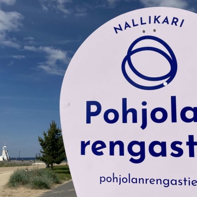 Pohjolan rengastien kyltti Oulun Nallikarissa