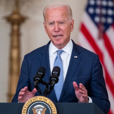 Presidentti Joe Biden puhuu Valkoisessa talossa 12.8.2021.