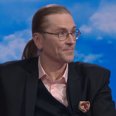F-securen tutkimusjohtaja MIkko Hyppönen Puoli seitsemän -ohjelman studiossa
