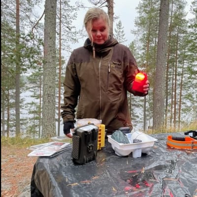 Suomen riistakeskuksen suunnittelija Mari Tikkunen toivoo keksintöjä, joilla koiria ja muita kotieläimiä voitaisiin suojata sudelta.