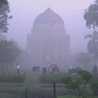 Sankka savusumu peitti Intian Delhin
