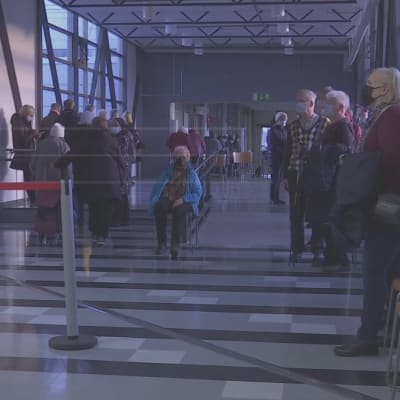 Influenssarokotuksiin valtavat jonot Kouvolassa