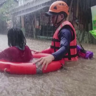 Voimakas taifuuni runtelee Filippiinejä