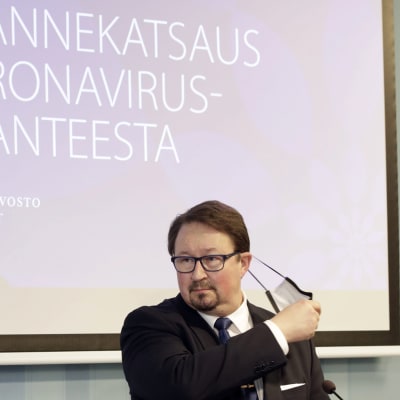 THL:n Mika Salminen arvioi epidemiatilannetta