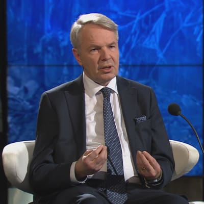 Ulkoministeri Pekka Haavisto A-studiossa.