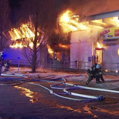 Järvenpäässä iso tulipalo, joka vaurioittaa päiväkotia ja ostoskeskusta