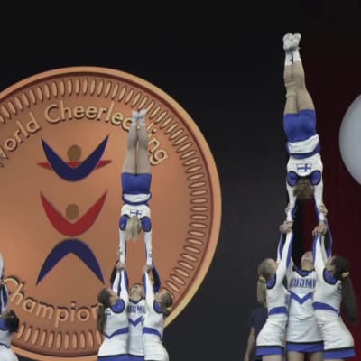 "Let's go Suomi!" – Suomen naiset upealla esityksellä cheerleadingin MM-kultaan
